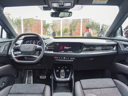Veículo elétrico usado Audi Q5 Etron 50 de 2022 com 150KW de potência total do motor e bateria de lítio