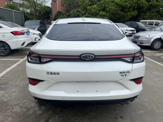 Usado 2020 JAC J7 A5 1.5T 2WD Carro usado 5 portas 5 lugares 50-80L Capacidade do tanque de combustível