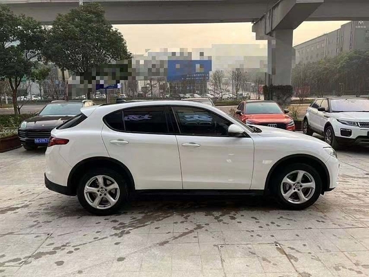 Capacidade do tanque 64L Alfa Romeo Stelvio Q4 Sport Suv em boas condições velocidade máxima 230KM/h