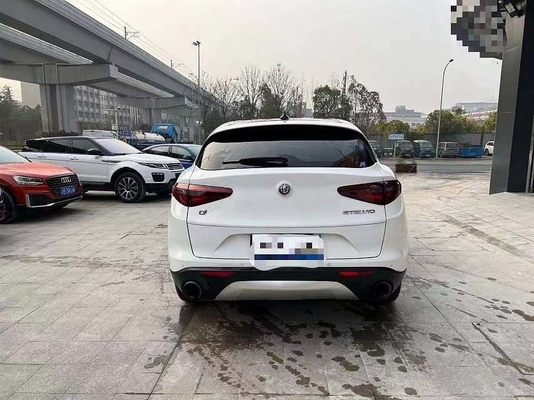 Capacidade do tanque 64L Alfa Romeo Stelvio Q4 Sport Suv em boas condições velocidade máxima 230KM/h