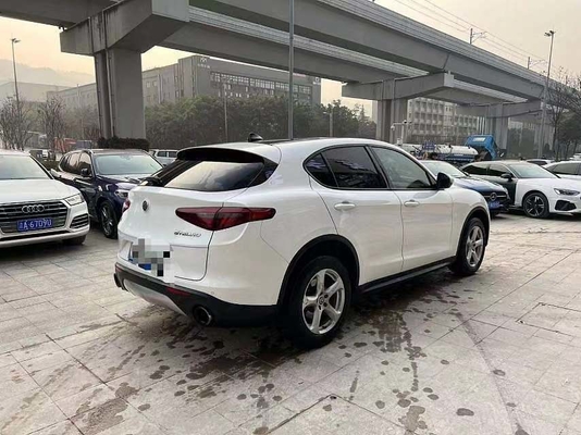 Capacidade do tanque 64L Alfa Romeo Stelvio Q4 Sport Suv em boas condições velocidade máxima 230KM/h
