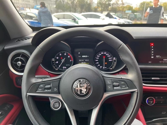 Capacidade do tanque 64L Alfa Romeo Stelvio Q4 Sport Suv em boas condições velocidade máxima 230KM/h