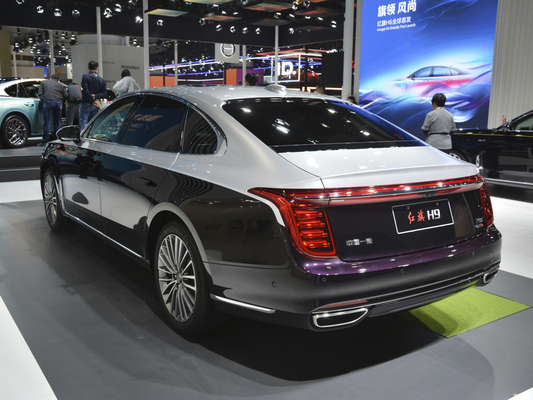 Equipado com ESC Hongqi H9 2.0T Limousine Espelho retrovisor elétrico e para condução ideal