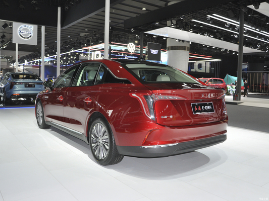 s E-Qm5 Carro usado com pequena quilometragem e bateria de lítio 2022 Hongqi veículo elétrico