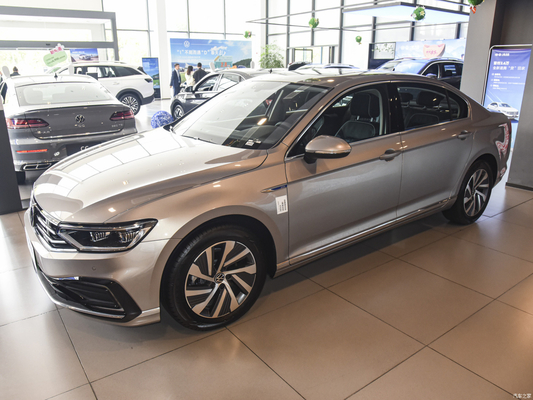 116KW Potência total do motor 2022 Magotan Plug-in Hybrid GTE Luxury Veículo de 4 portas e 5 lugares