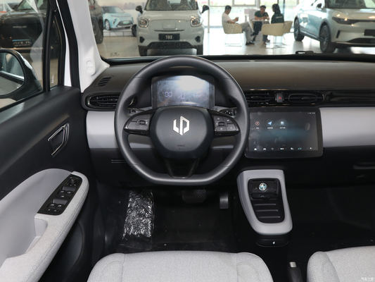 LEAPMOTOR T3 200 Carro elétrico de 5 portas com 4 lugares e integração de tecnologia híbrida