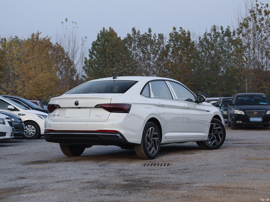 2023 Volkswagen Sagitar 300TSI DSG Leap Version Sedan com câmera traseira e AC automático