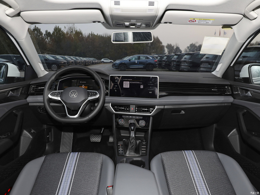 2023 Volkswagen Sagitar 300TSI DSG Leap Version Sedan com câmera traseira e AC automático