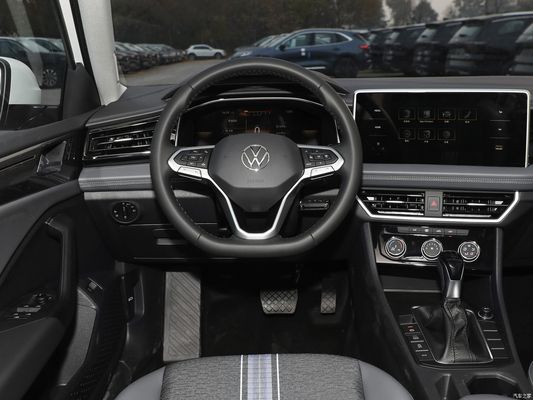 2023 Volkswagen Sagitar 300TSI DSG Leap Version Sedan com câmera traseira e AC automático
