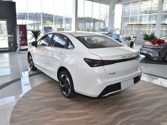 Beijing EU5 PLUS R500 Limousine Elétrico com alcance de 416KM e 120KW de potência total do motor