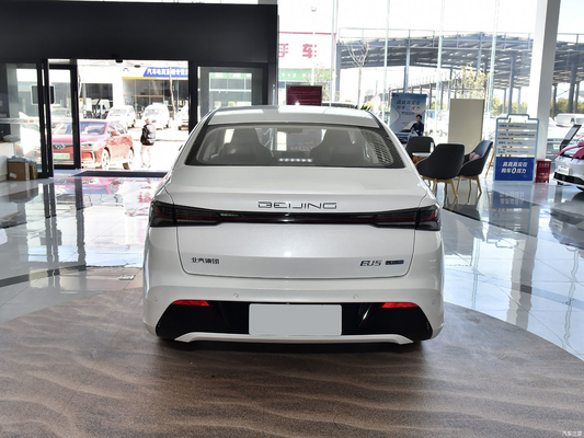 Beijing EU5 PLUS R500 Limousine Elétrico com alcance de 416KM e 120KW de potência total do motor