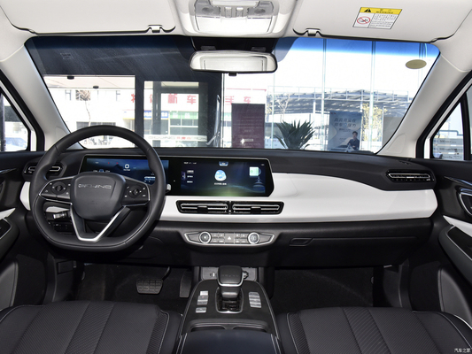 Beijing EU5 PLUS R500 Limousine Elétrico com alcance de 416KM e 120KW de potência total do motor