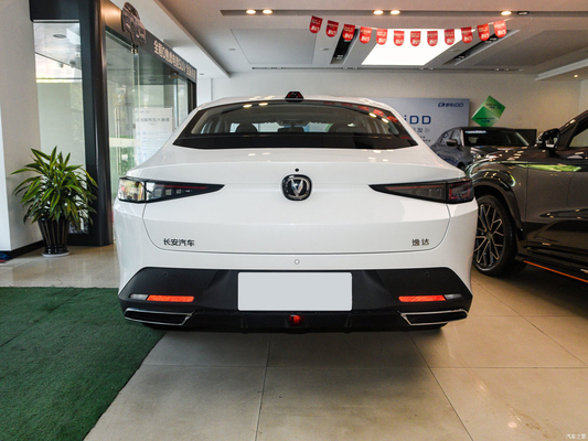 2023 Changan Lamore Blue Whale NE1.5T GDI DCT Sedan TPMS para uma condução segura e suave