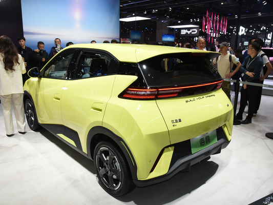 55KW Potência total do motor BYD Gavião voador Auto Electrico EV Carro elétrico 405km CLTC