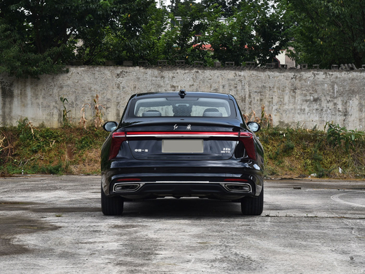 Estilizado 2023 Red Flag h5 1.5T DCT 4 portas 5 lugares carro com R17 Pneus e faróis LED