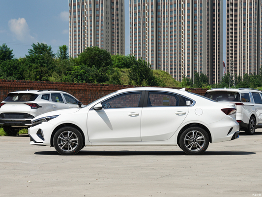 2023 Kia K3 Sedan Faros LED Motor aspirado naturalmente e baixo consumo de combustível