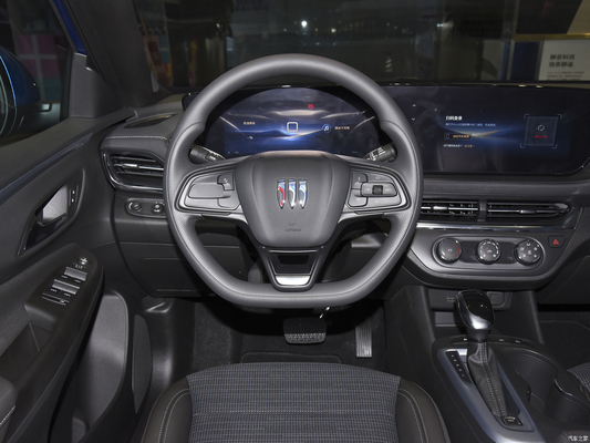 Buick Envista 1.5T Carro de transporte de 5 portas e 5 lugares com tamanho de pneu R18 e touch screen