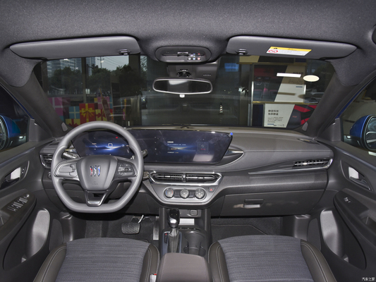 Buick Envista 1.5T Carro de transporte de 5 portas e 5 lugares com tamanho de pneu R18 e touch screen