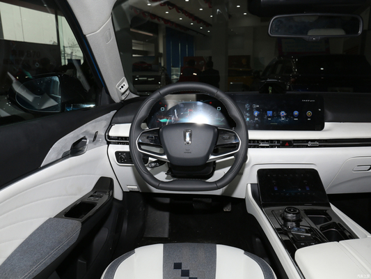 2020 SUV Sedan Pentium E01 com alcance de 450KM e velocidade máxima de 170KM/h 4639*1880*1640mm