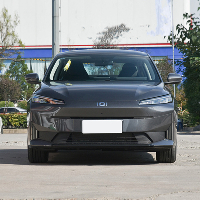 Tipo de combustível: híbrido Changan A05 Carro híbrido plug-in 5 lugares Três caixas 2024
