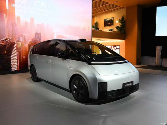 2023 MAX MPV Li Mega Auto EVC Carro com 400KW Total de Potência do Motor e 700KM CLTC Range