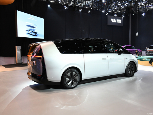 2023 MAX MPV Li Mega Auto EVC Carro com 400KW Total de Potência do Motor e 700KM CLTC Range