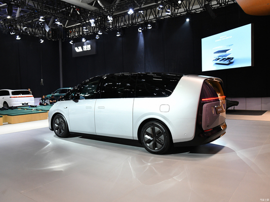 2023 MAX MPV Li Mega Auto EVC Carro com 400KW Total de Potência do Motor e 700KM CLTC Range