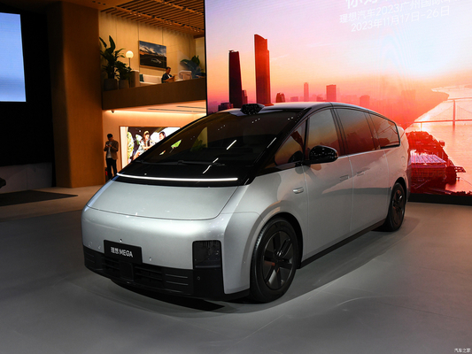 2023 MAX MPV Li Mega Auto EVC Carro com 400KW Total de Potência do Motor e 700KM CLTC Range