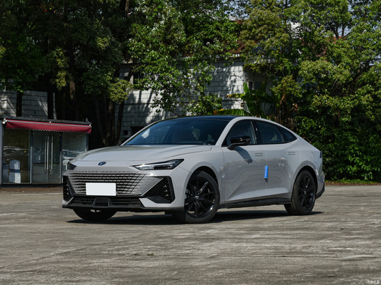 2023 Changan Uni-v 1.5T Hatchback Sedan a gasolina com controle de velocidade ACC como imagem