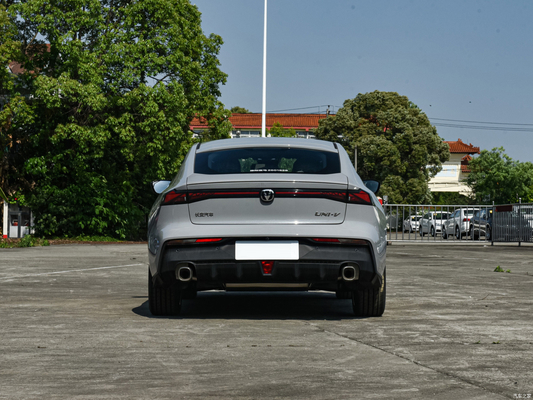 2023 Changan Uni-v 1.5T Hatchback Sedan a gasolina com controle de velocidade ACC como imagem