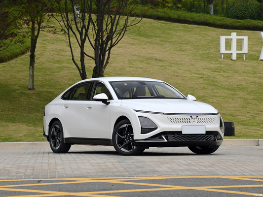 Wuling Xingguang 2023 150 Advanced Hybrid Sedan 4 portas 5 lugares 105KM Pure Electric alcance