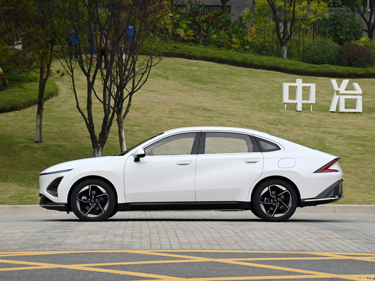 Wuling Xingguang 2023 150 Advanced Hybrid Sedan 4 portas 5 lugares 105KM Pure Electric alcance