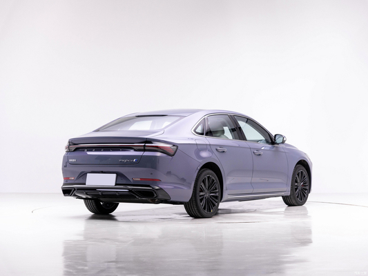 Geely Preface L 1.5TD Hybrid Luxury Sedan com 4 mudanças para a frente e dianteiro 1 traseiro 1 Radar
