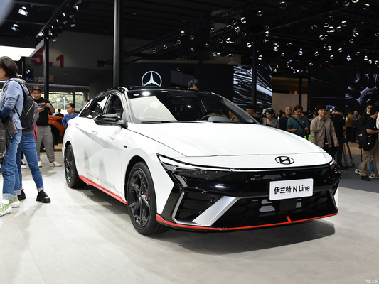 2023 Hyundai Elantra 1.5L CVT LUX Sedan A combinação perfeita de e desempenho