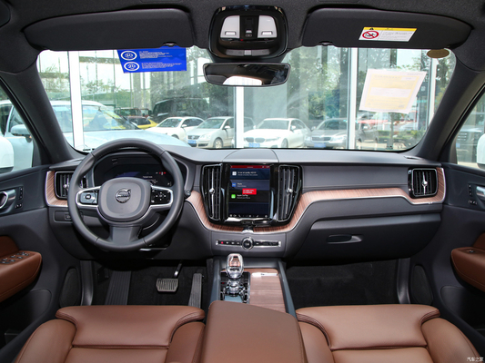 2024 Volvo XC60 B5 48V Light Hybrid 4WD SUV de luxo de tamanho médio com 5 assentos e 6 airbags