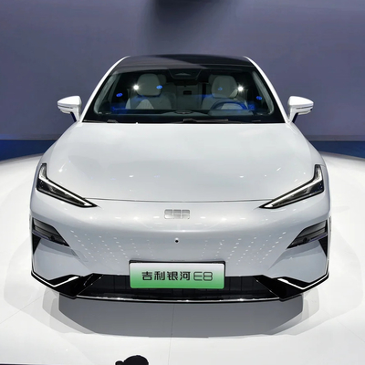 Energia Elétrica Geely Galaxy E8 Carro de 4 portas e 5 lugares com 200KW de potência e interior espaçoso