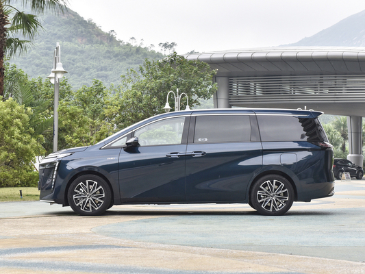 Veículo híbrido de 5 portas e 7 lugares de tamanho médio Trumpchi E8 Max PHEV com autonomia de 150 km